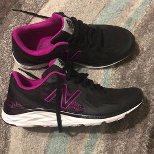 Women’s new balance shoes